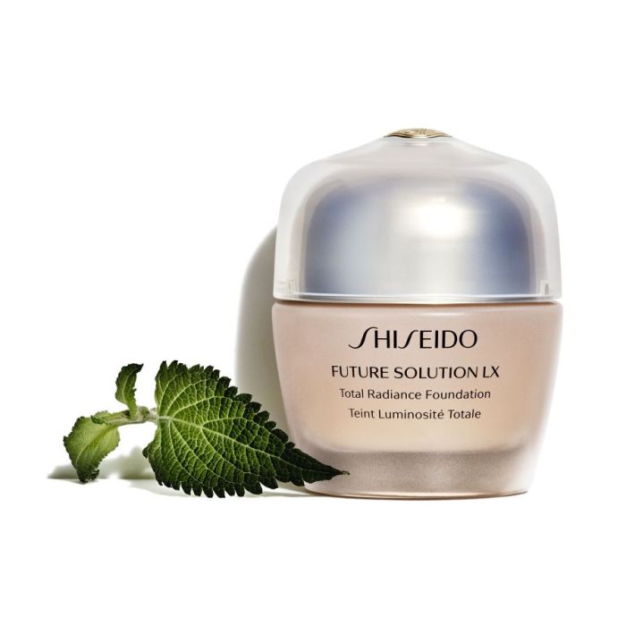 Future Solution LX Total Radiance Foundation Base de Maquillaje