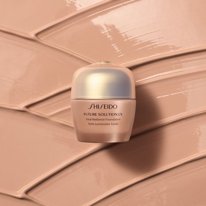 Future Solution LX Total Radiance Foundation Base de Maquillaje