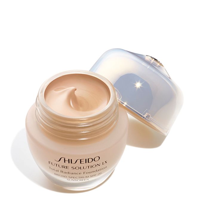 Future Solution LX Total Radiance Foundation Base de Maquillaje