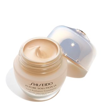 Future Solution LX Total Radiance Foundation Base de Maquillaje