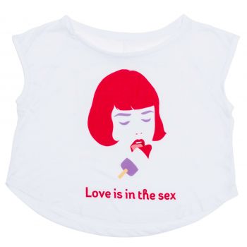 Love feminina está na camiseta do sexo
