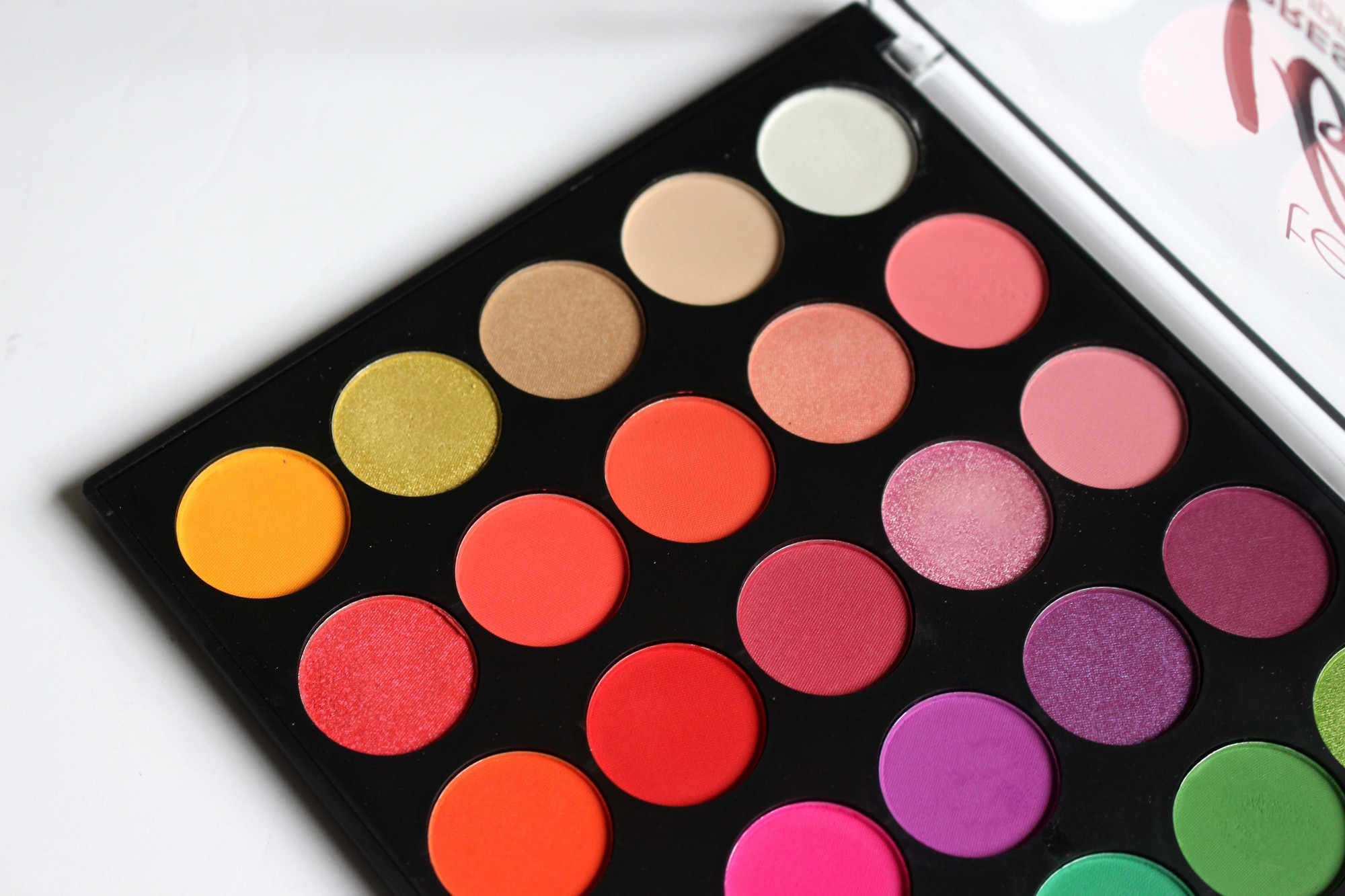 Paleta de sombras Ibiza Pressed Pigment Palette · detalle 3