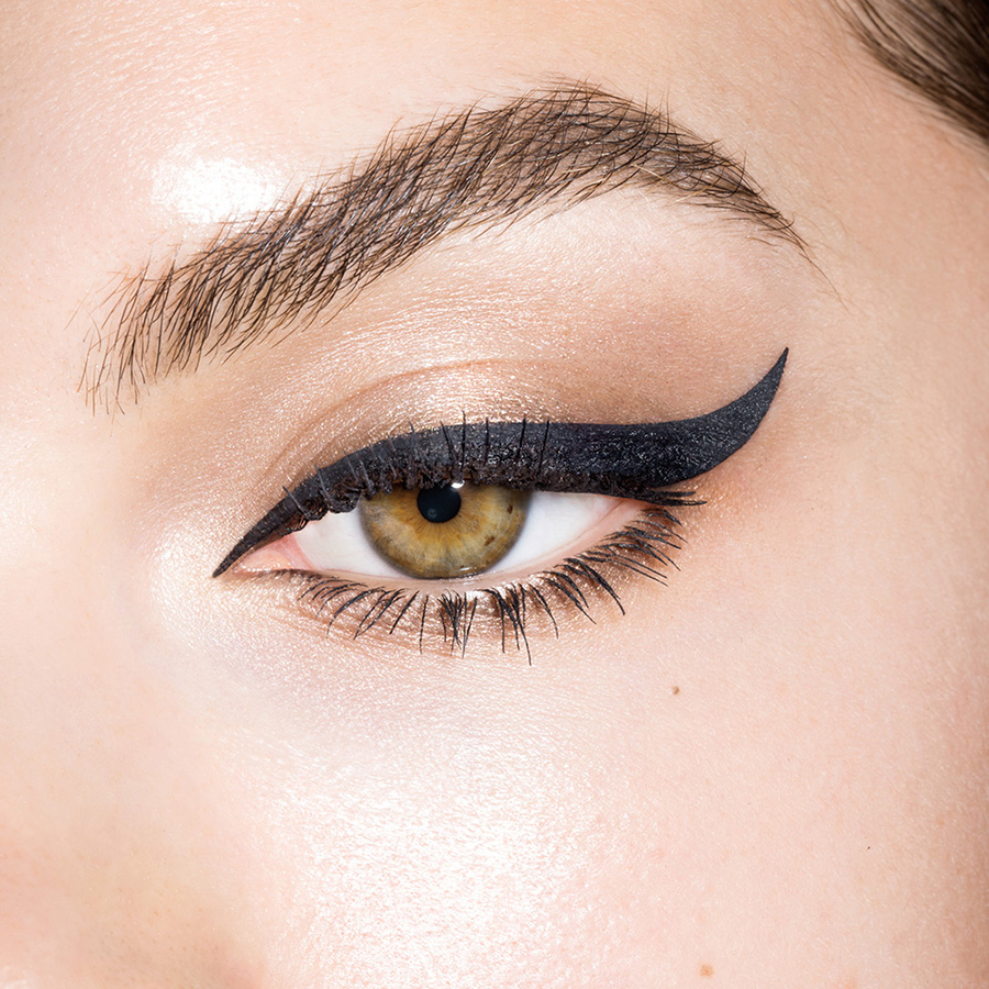 Colorstay Sharp Line Delineador de Ojos Líquido Punta Fina · detalle 3