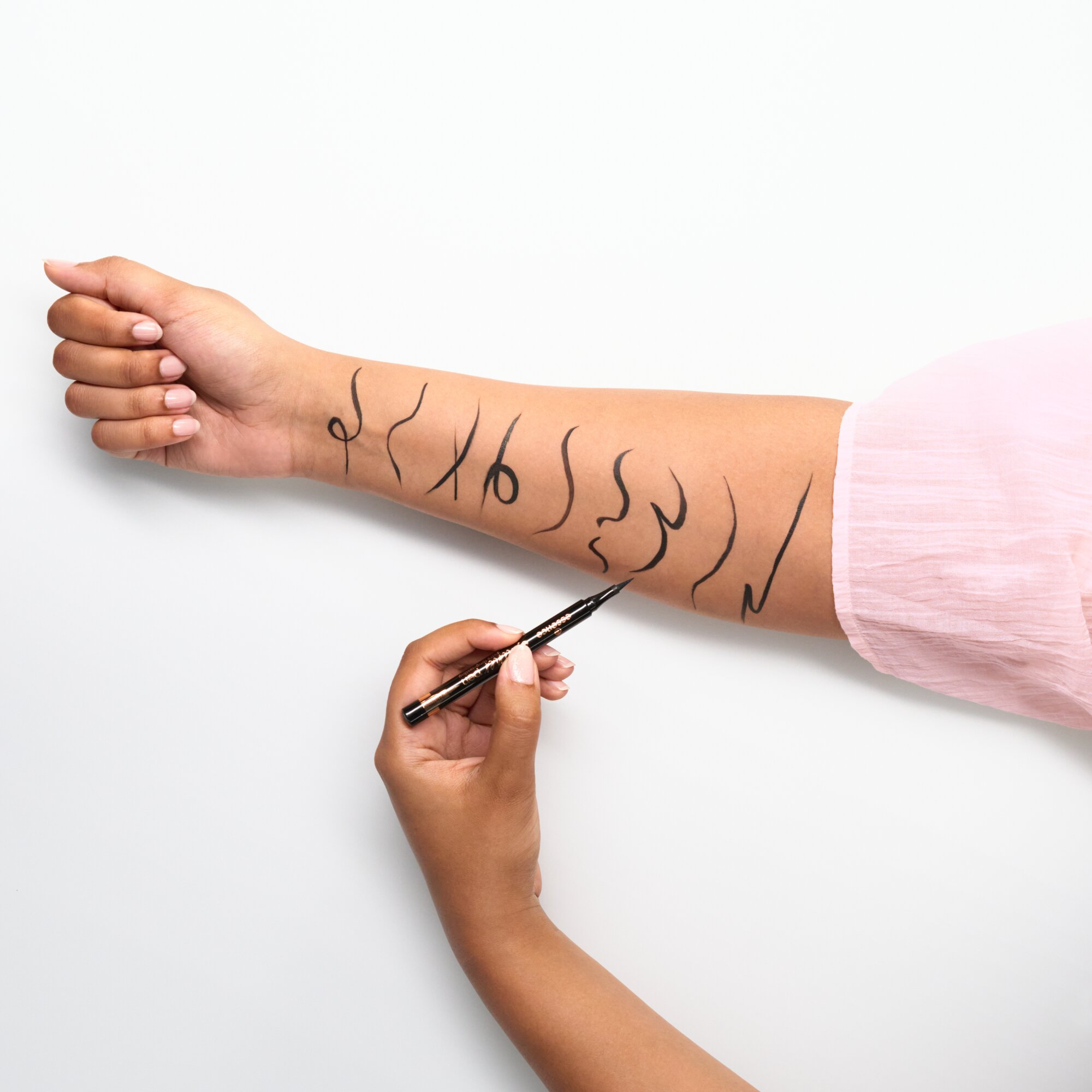 Eyeliner Rotulador de Larga Duración · detalle 2