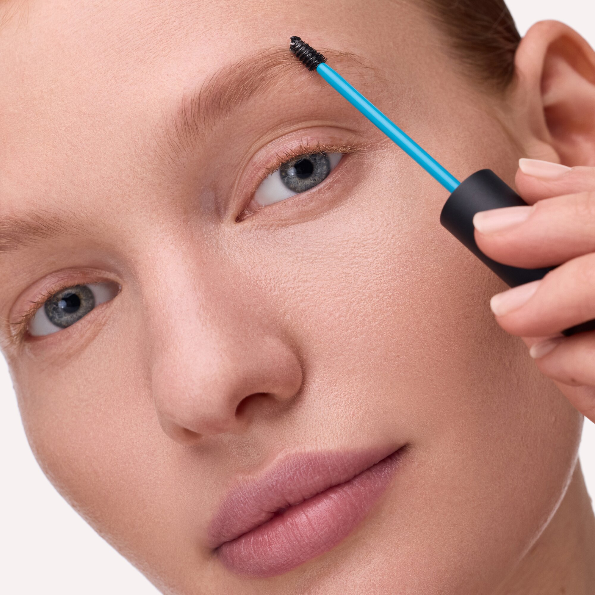 Gel Fijador Transparente Cejas Power Fix Brow · detalle 2