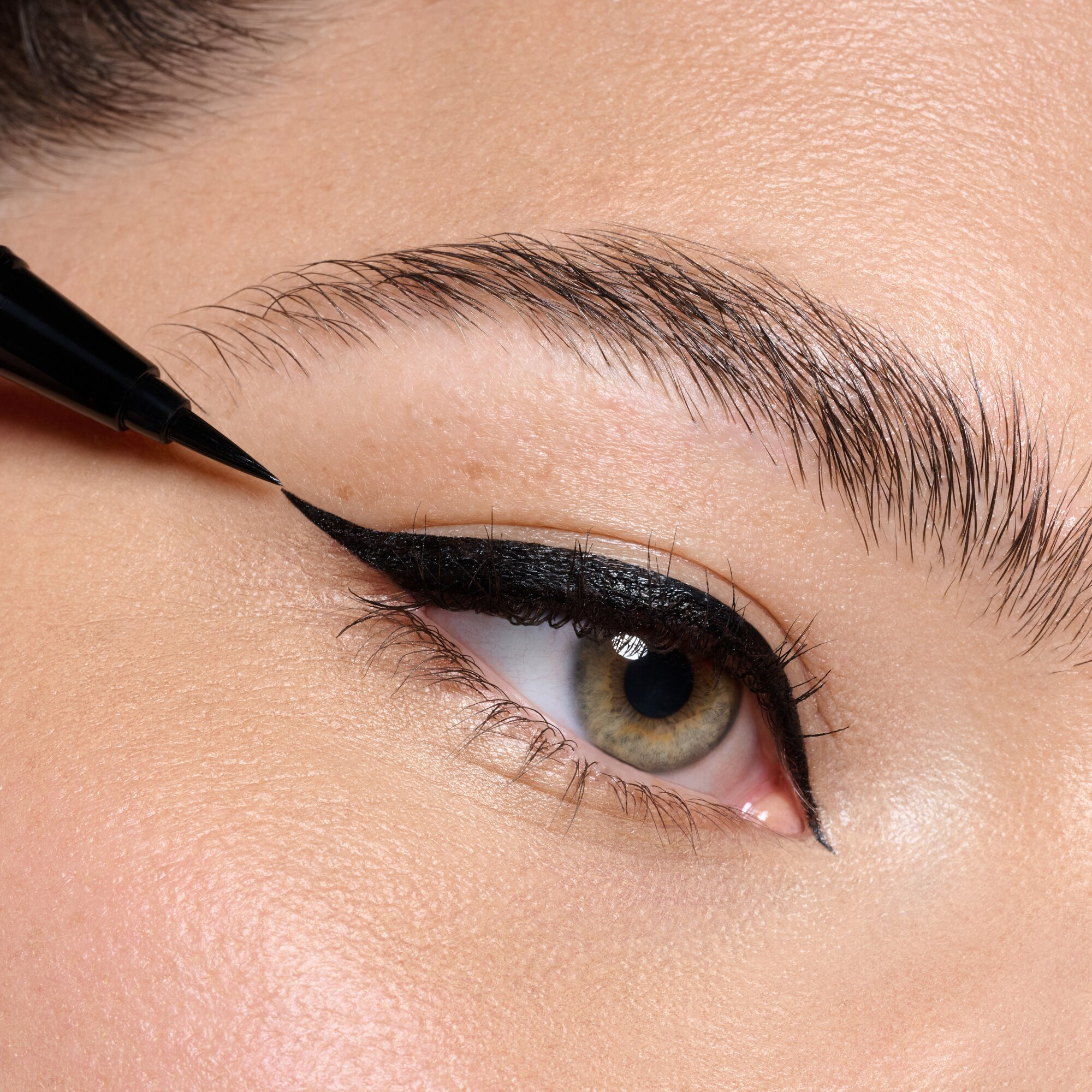 Eyeliner WTP Hyper Liner Brush · detalle 4