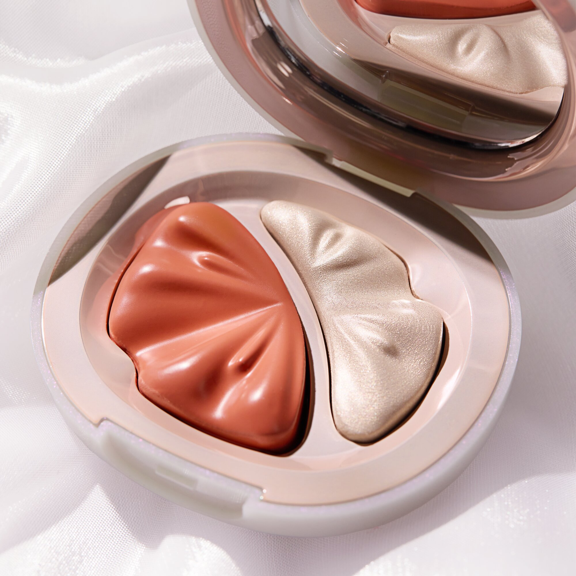 Brides & Besties Blush & Highlighter Duo · detalle 3