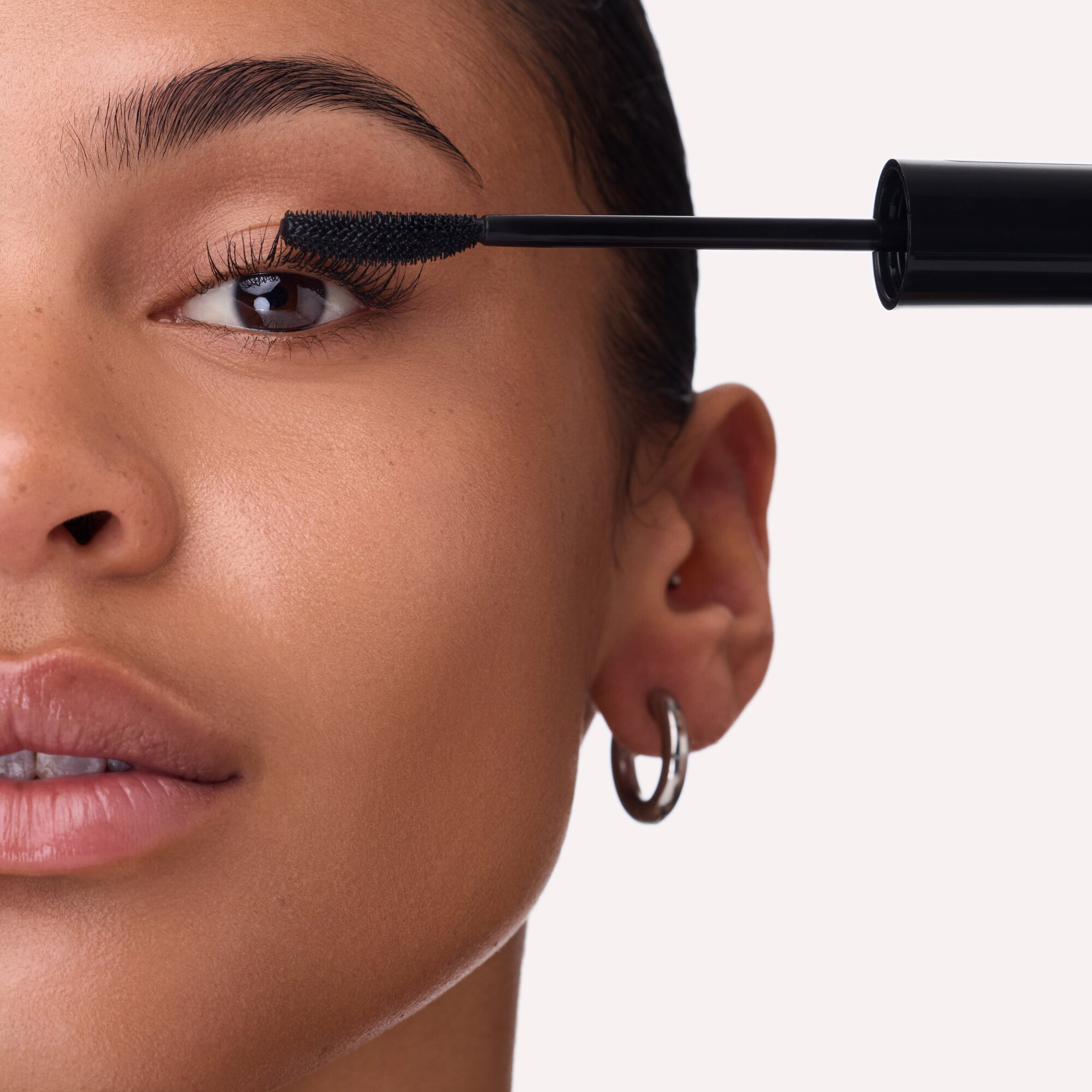 Mascara Tubing Stay In Place False Lash · detalle 3