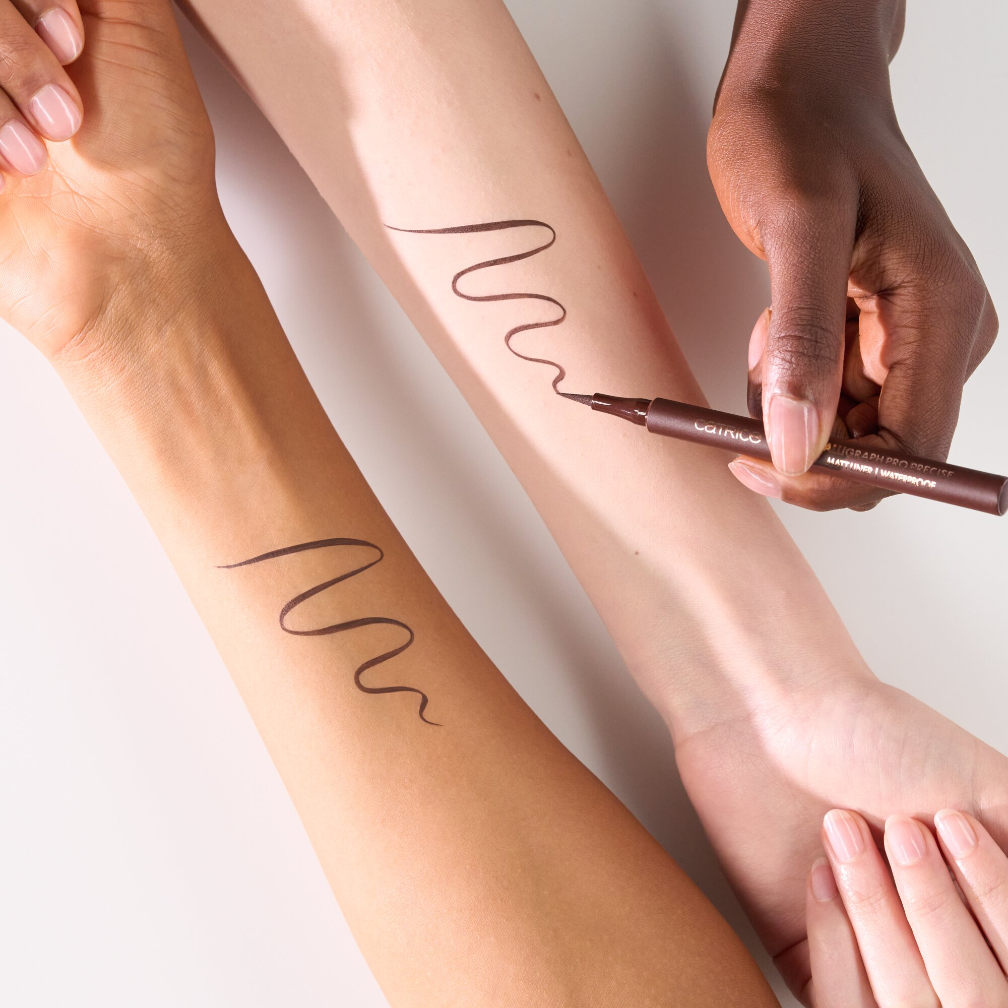 Eyeliner Mate WTP Calligrapg Pro · detalle 3