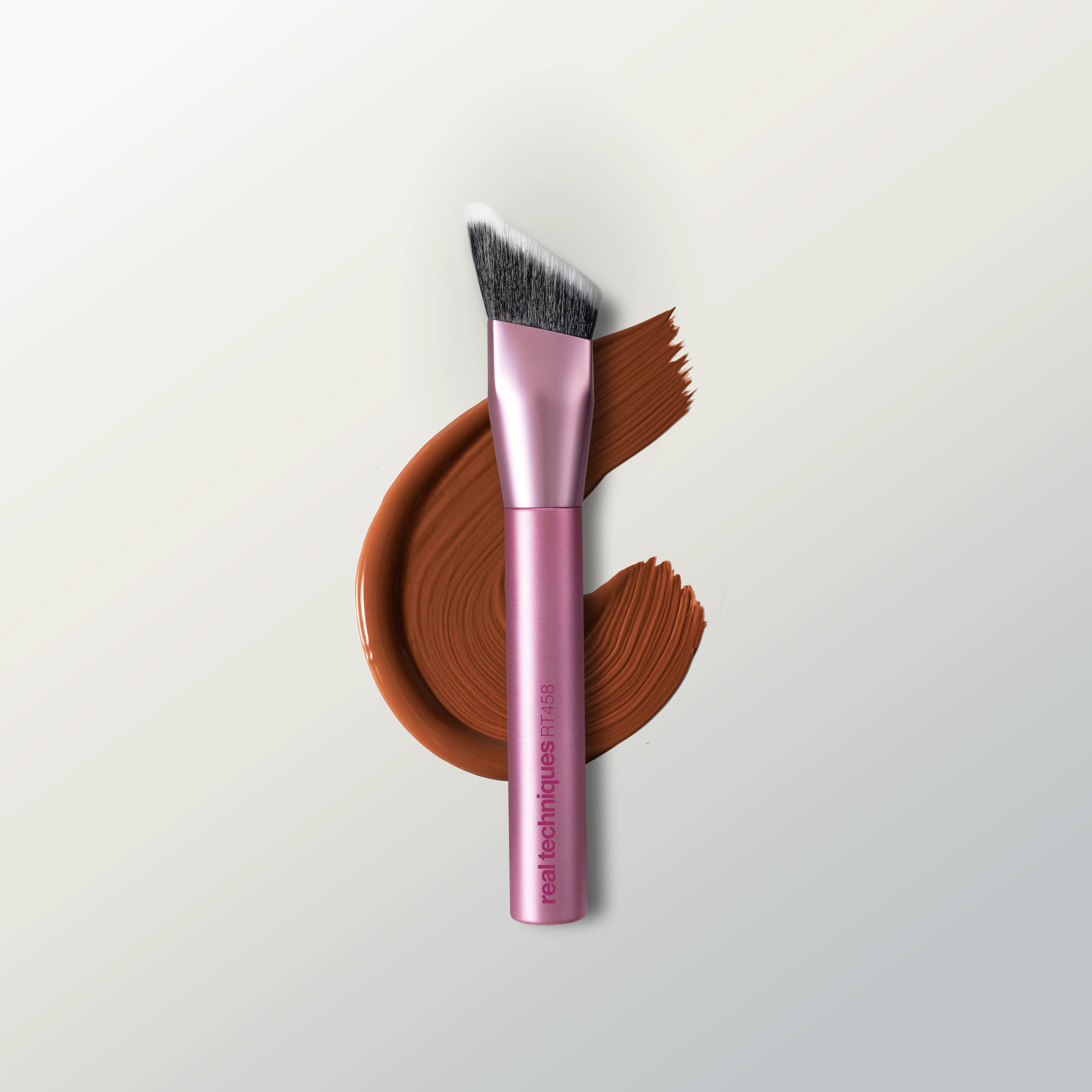 Cheek Hugging Brocha para el Contorno · detalle 5