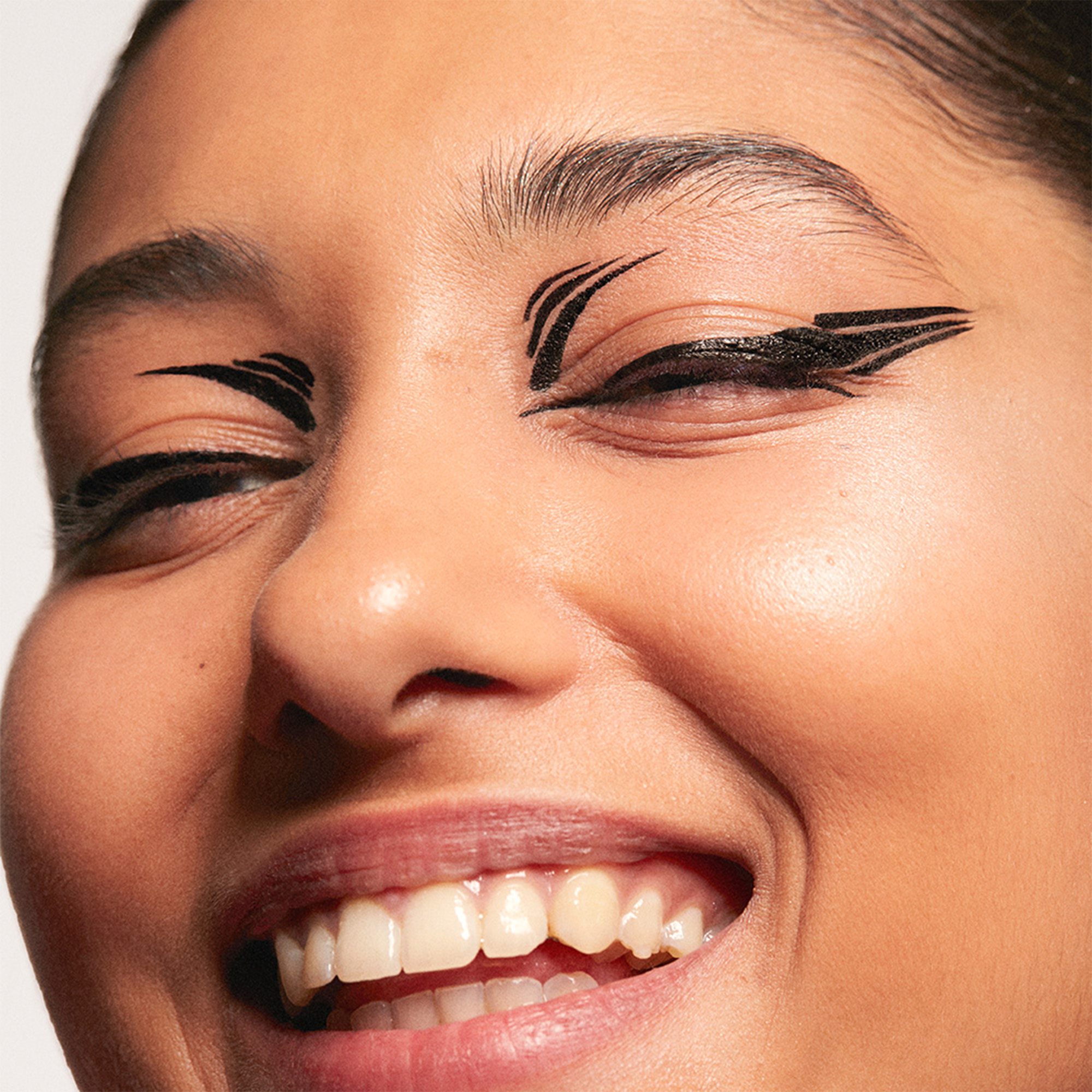 The 24H Pen Eyeliner Delineador de Ojos 24H · detalle 3